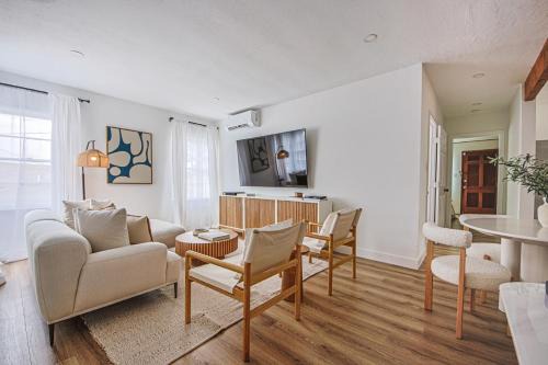 View Park-Windsor Hills Apartment | Spacious 3-Bedroom Apartment with Prime Location near USC and Staples Center