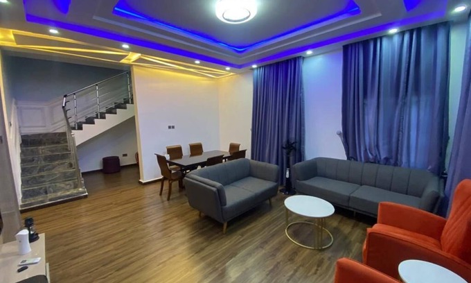 Abuja Apartment | Spacious 3-bedroom apartment with WiFi, AC,Jacuzzi & lots more inbeautiful Abuja