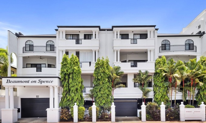 Cairns Central Business District House | Spacious 3 Bedroom Townhouse in Cairns City