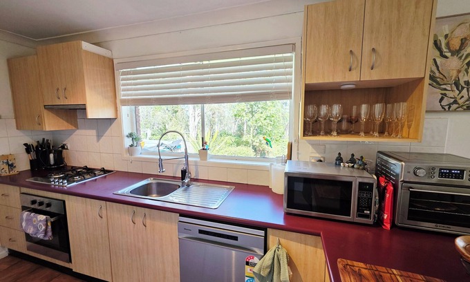 Woodford House | Spacious 3-Bedroom Bushland Mountains Retreat Close to Famous Waterfalls
