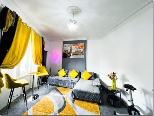 Cowdenbeath Apartment | Spacious 3 Bedroom Entire Apartment Self Check in
