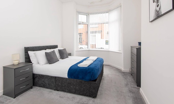 Sunderland House | Spacious 3-Bedroom Home, Newly Renovated, Sleeps 5