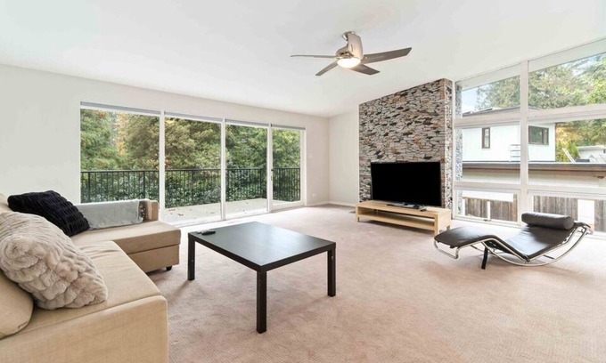 Dunbar House | Spacious 3 bedroom home with free parking