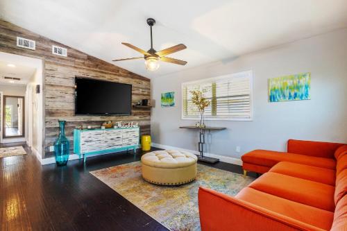 Largo House | Spacious 3-BR Home with Patio, Firepit & BBQ!