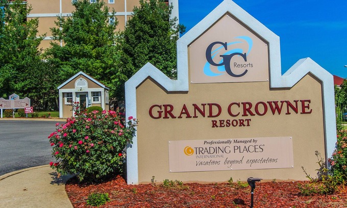 Branson Resort | Spacious 3 BR Penthouse adjacent Thousand Hills Golf near Theater Strip (center)