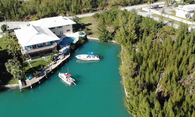 Lucaya Condo | Spacious 3-BR Waterfront Condo w/Dock & Pool, Walk to Beaches, Bars & Shopping!