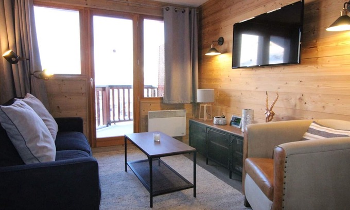 Jeux Apartment | Spacious 3-Room Apartment for 6 with Balcony and Parking - Near Slopes and Shops, Alpe d'Huez