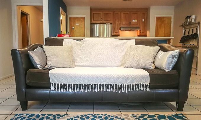 University Condo | Spacious 3BR/3BA Retreat Near Baylor & Downtown!
