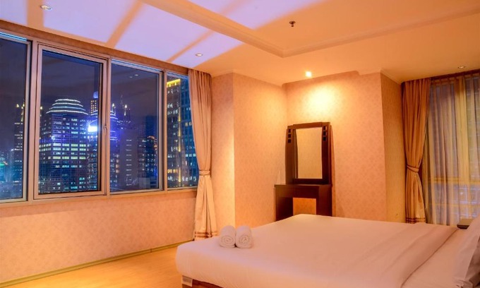 Senayan Apartment | Spacious 3BR at FX Residence with Mall Access By Travelio
