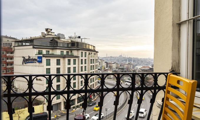 Beyoglu Apartment | Spacious 3BR Flat w/Magnificent views near GALATA TOWER & ISTIKLAL AVENUE