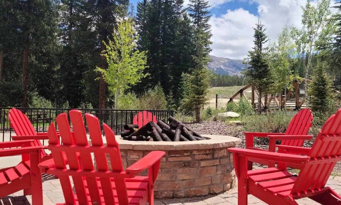 Fraser House | Spacious 3BR Fraser Townhome - Close to WP Resort