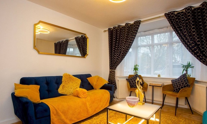 Arbury House | Spacious 3BR Home| Pass The Keys