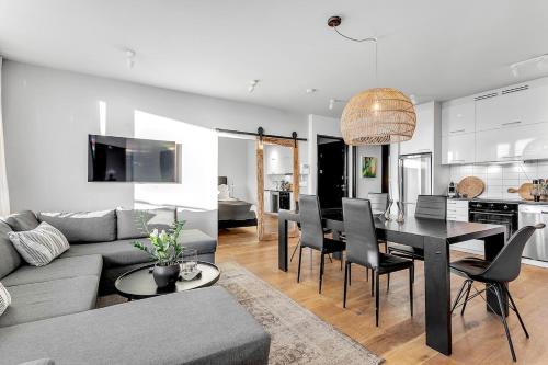 Downtown Apartment | Spacious 3BR Location free park