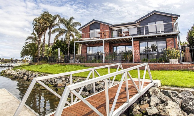 Patterson Lakes House | Spacious 4-Bed House with a Private Jetty