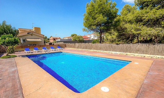 Roda de Bara Villa | Spacious 4 bed villa, short drive from the beach
