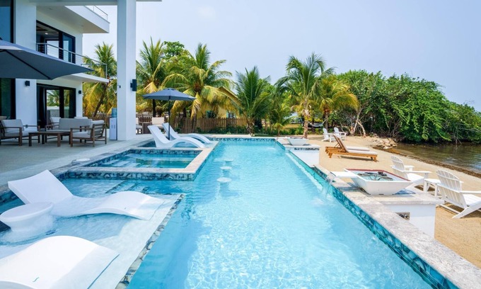 Placencia Villa | Spacious 4-Bed Villa in Placencia Village w/Pool!