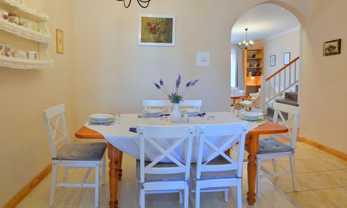 Hajduszoboszlo House | Spacious 4-bedroom house with AC and WiFi in superb Hajdúszoboszló