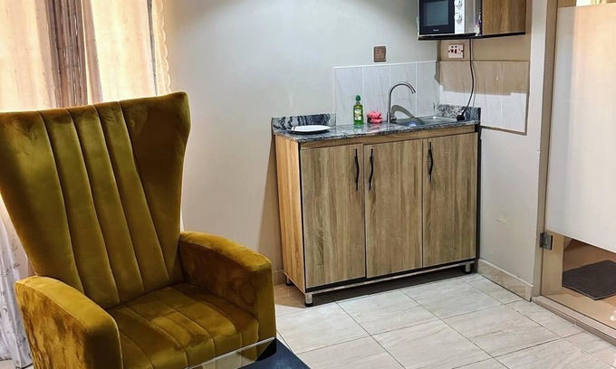 Ikoyi Apartment | Spacious 4-bedroom apartment in Ikoyi Lagos with AC, WiFi and 24hrs electricity.