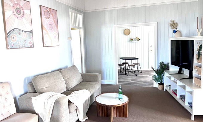 Norman Park House | Spacious 4-bedroom home in fabulous Norman Park- views on CBD and Storey Bridge