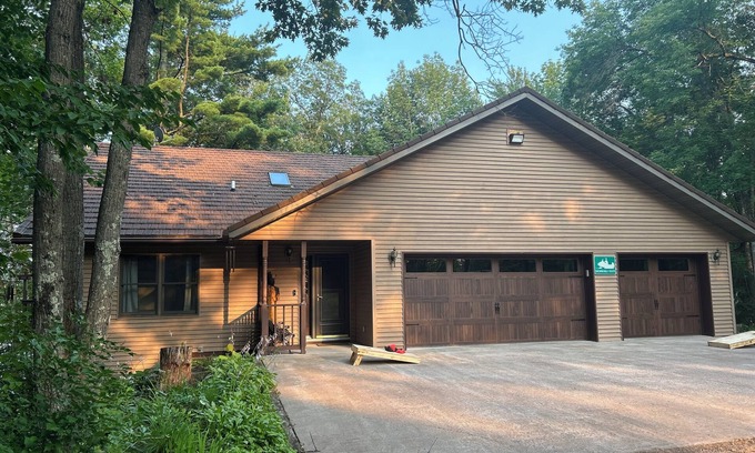 Hayward Cabin | Spacious 4-bedroom cabin in charming Hayward on Windigo Lake