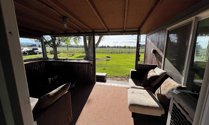 Montrose House | Spacious 4-bedroom Country Home in charming Montrose with WiFi