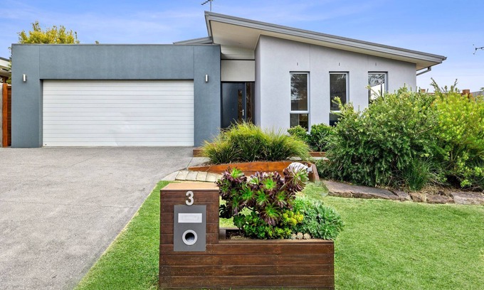 Torquay House | Spacious 4 bedroom family home located in Tea Tree Rise