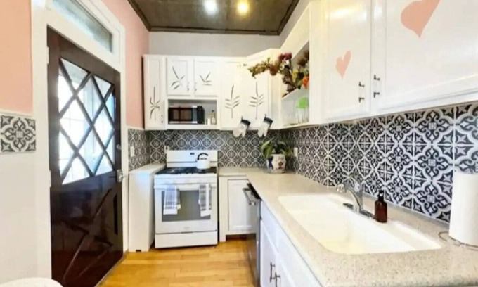 Weehawken Apartment | Spacious 4 bedroom home with NYC Views and FREE Parking