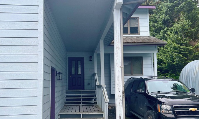 Kodiak House | Spacious 4 bedroom home away from home at Shahafka Hideaway