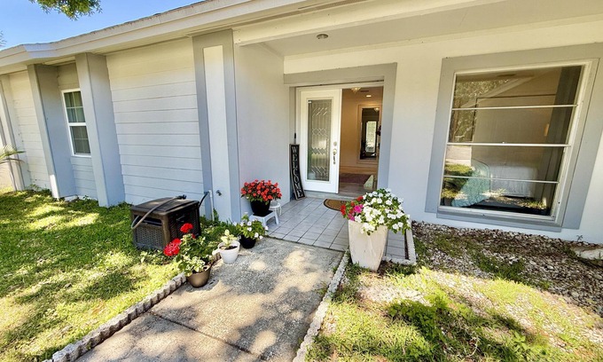 Bearss Plaza House | Spacious 4-Bedroom Home with Huge Sunny Pool, Near Busch Gardens & Clearwater