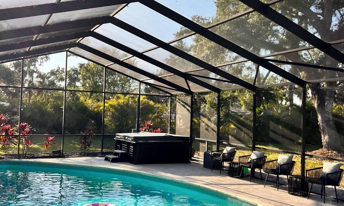 Sarasota House | Spacious 4-bedroom house, 6 Beds, Screened In Heated Saltwater Pool, Arcades