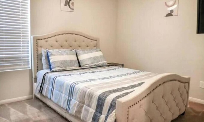 Houston House | Spacious 4-bedroom house in fantastic Houston with WiFi, AC