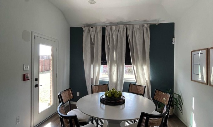 Melissa House | Spacious 4-bedroom house in charming Melissa with AC