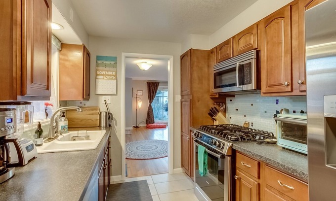 Broomfield House | Spacious 4-Bedroom Oasis with Eco-Friendly Touches - Close to CU Boulder!