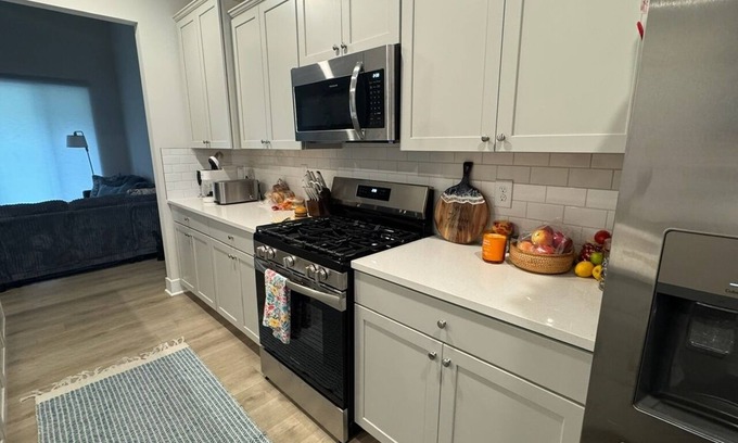 Frankford House | Spacious 4-bedroom townhome- WiFi and Extras in Frankford- 10ish Min to Bethany!