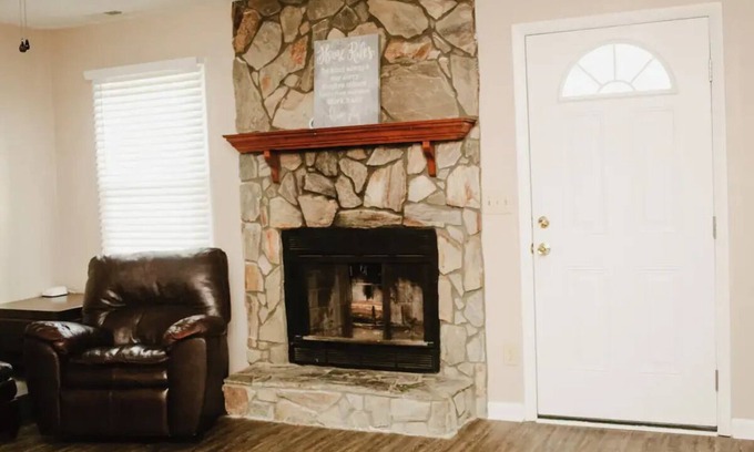 Fayetteville House | Spacious 4-bedroom house in enjoyable Fayetteville with AC, WiFi