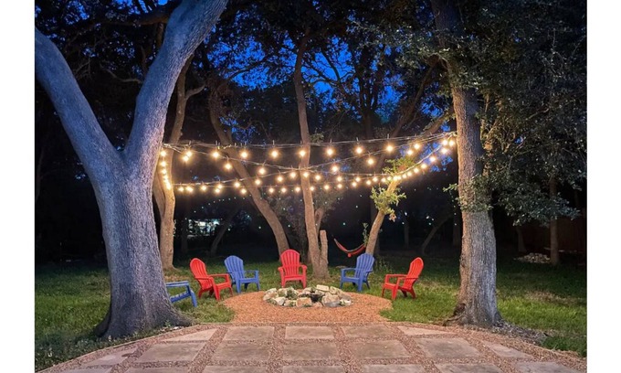 Cedar Park House | Spacious 4 Bedroom with Huge Backyard & Workspaces