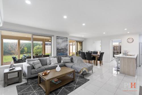 Cowes House | Spacious 4-BR Family Home