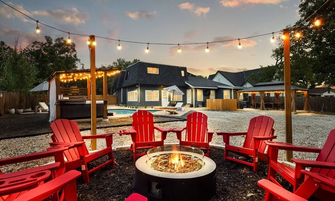 Highland Park House | Spacious 4 BR Retreat w/Pool, Hot Tub, Game Room & 8 Smart TVs. Near Downtown.