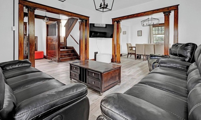 Niagara Falls House | Spacious 4BR, 1BA near the Falls