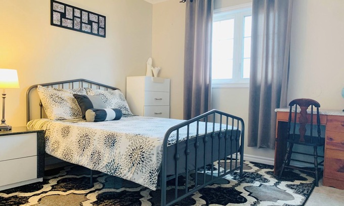Amherstview House | Spacious 4BR+2.5 bathrooms+Fenced Yard, WiFi. Enjoy a peaceful getaway