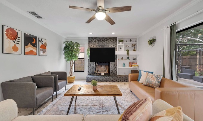 Lakeview Village House | Spacious 4BR/3BA~Espresso machine~Backyard~Grill!n