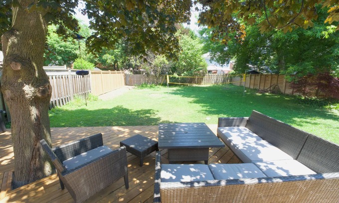 Pickering House | Spacious 4BR Big Yard Family, Business & Relocation-Friendly