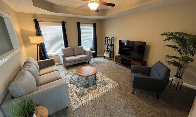 Clarksville House | Spacious 4BR Boho - Family + Pet Friendly