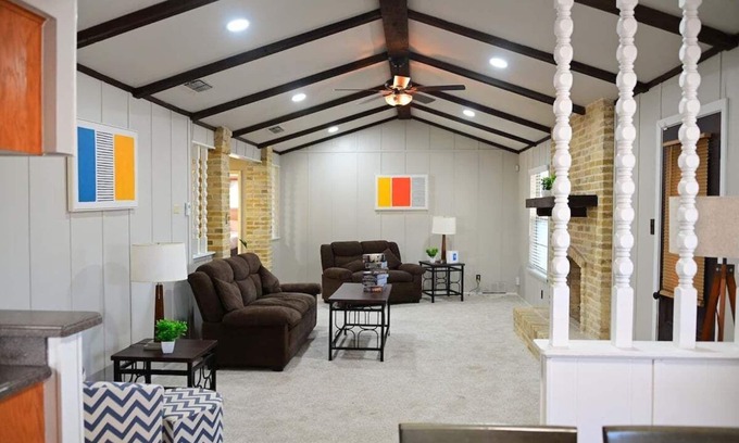Universal City House | Spacious 4BR Furnished Stay Near Randolph AFB Fast Wi-Fi W/D San Antonio