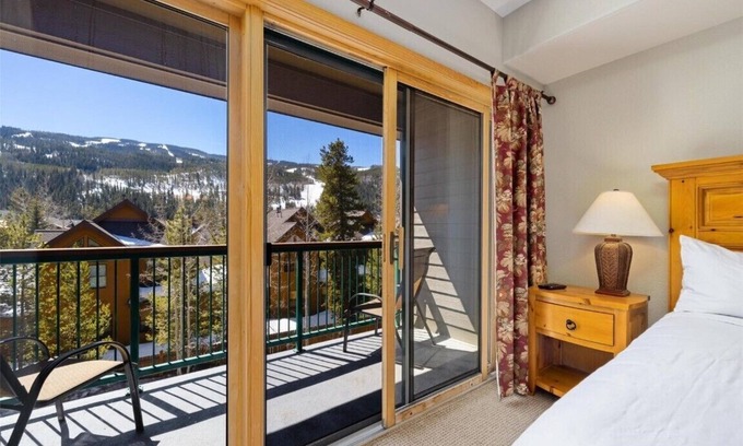 Mountain House Condo | Spacious 4BR Gateway Lodge near MTN House Base w/indoor pool, hot tub & views!