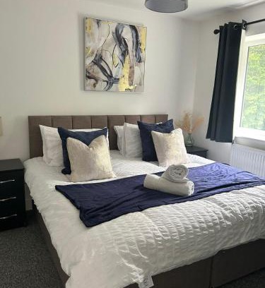 St Helens House | Spacious 4BR House with Backyard in Saint Helens