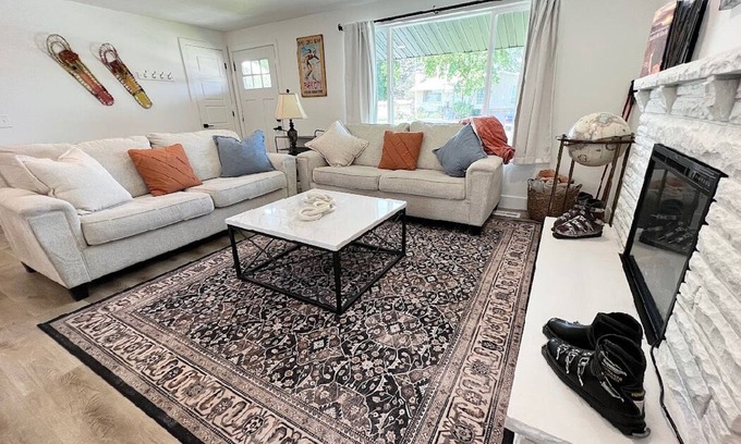 Cottonwood Heights House | Spacious 5-bedroom house in welcoming Cottonwood Heights with AC, WiFi, Game RM.