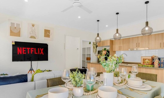 Deebing Heights House | Spacious 5-Bedroom Home in Deebing Heights
