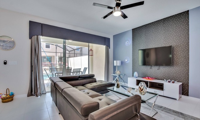 Four Corners House | Spacious 5 Bed Splash Pool Townhome in Solara