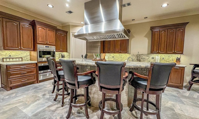 Port O Connor House | Spacious 5-bedroom house along the coast in Port O'Connor, TX